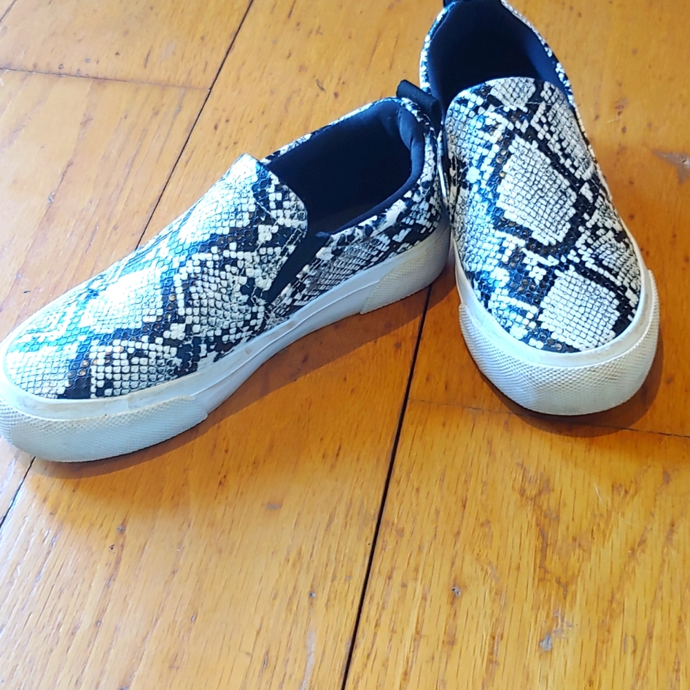 Snakeskin slip-on's